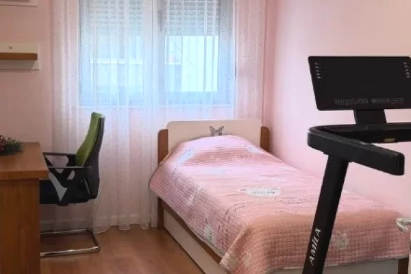Shtepi me qera Apartament ne Tirane, 2+1, Mobilimi E mobiluar, Pagesa 75,000  Leke.