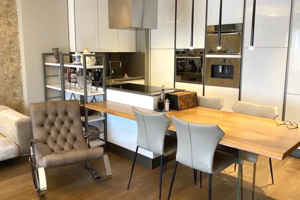 Shtepi me qera Apartament ne Tirane, 2+1, Mobilimi E mobiluar, Pagesa 2,500  Euro.