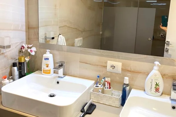 Shtepi me qera Apartament ne Tirane, 2+1, Mobilimi E mobiluar, Pagesa 2,500  Euro.