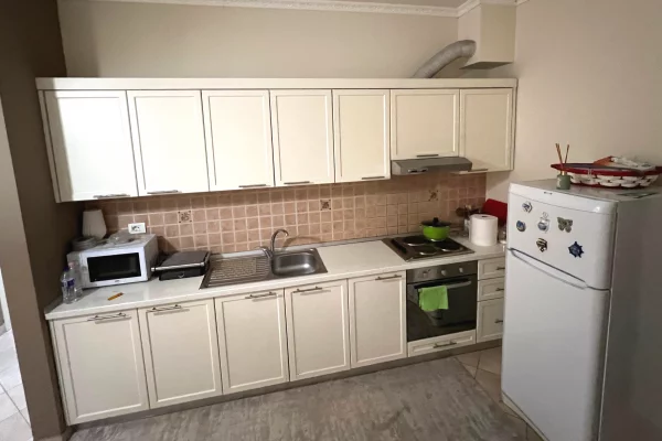 Shtepi me qera Apartament ne Tirane, 2+1, Mobilimi E mobiluar, Pagesa 70,000  Leke.