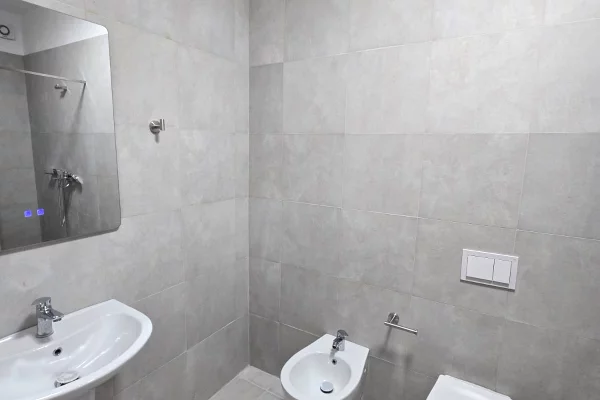 Shtepi me qera Apartament ne Tirane, 2+1, Mobilimi E mobiluar, Pagesa 1,200  Euro.