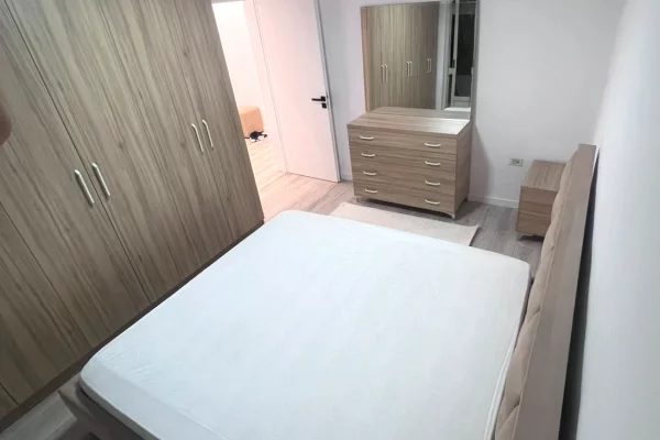 Shtepi me qera Apartament ne Tirane, 1+1, Mobilimi E mobiluar, Pagesa 60,000  Leke.