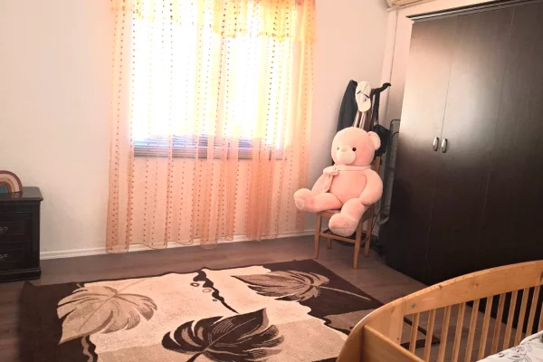 Shtepi me qera Shtepi Private ne Tirane, 2+1, Mobilimi E mobiluar, Pagesa 80,000  Leke.