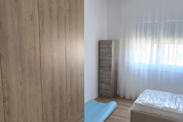 Shtepi me qera Apartament ne Tirane, 2+1, Mobilimi E mobiluar, Pagesa 80,000  Leke.