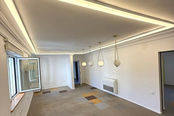 Ambient biznesi me qera 3+1 ne Tirane - 1,100 Euro