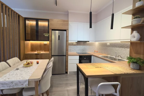 Shtepi me qera Apartament ne Tirane, 2+1, Mobilimi E mobiluar, Pagesa 90,000  Leke.