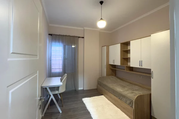 Shtepi me qera Apartament ne Tirane, 2+1, Mobilimi E mobiluar, Pagesa 90,000  Leke.