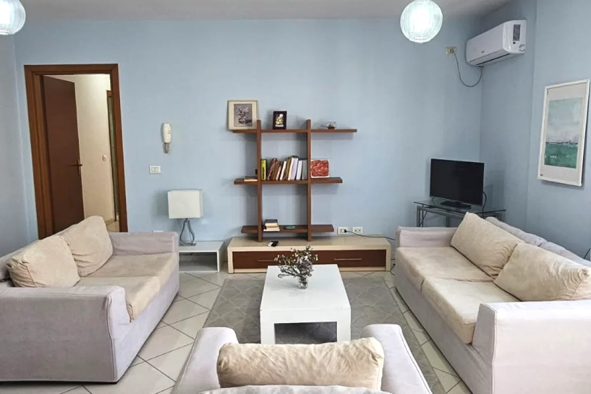 Shtepi ne shitje Apartament ne Tirane, 2+1, Mobilimi E mobiluar, Pagesa 330,000  Euro.