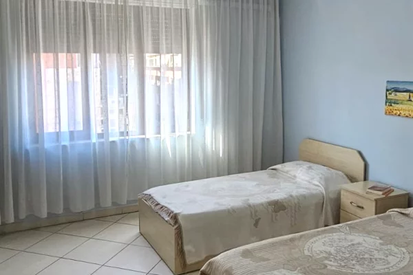 Shtepi ne shitje Apartament ne Tirane, 2+1, Mobilimi E mobiluar, Pagesa 330,000  Euro.