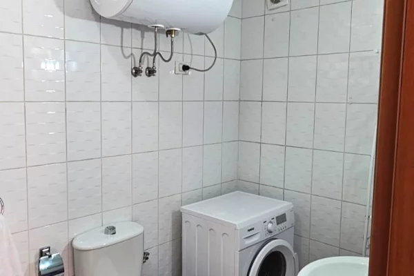 Shtepi ne shitje Apartament ne Tirane, 2+1, Mobilimi E mobiluar, Pagesa 330,000  Euro.