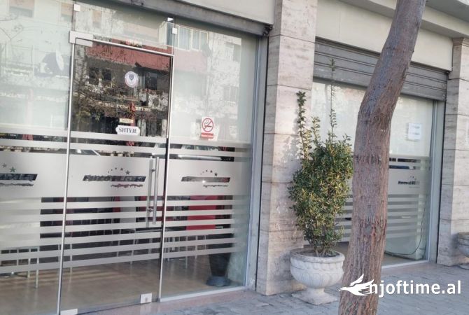 Ambiente Commerciale in Affitto 1+1 a Elbasan - 60,000 Leke