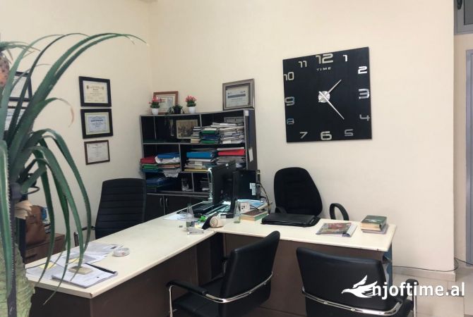 Ambiente Commerciale in Vendita 3+1 a Valona - 40,000 Euro