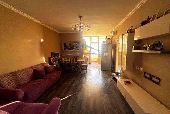 	Qera, Apartament 2+1, Fresku, Tiranë.