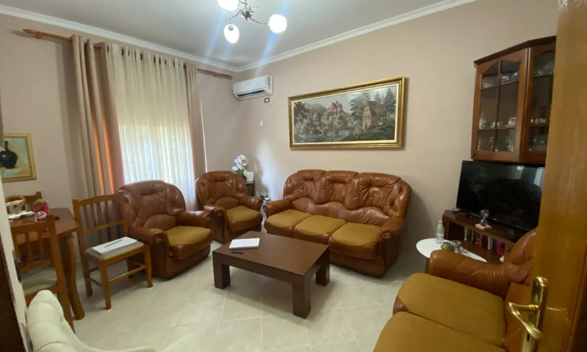 Shtepi me qera Apartament ne Tirane, 1+1, Mobilimi E mobiluar, Pagesa 550  Euro.