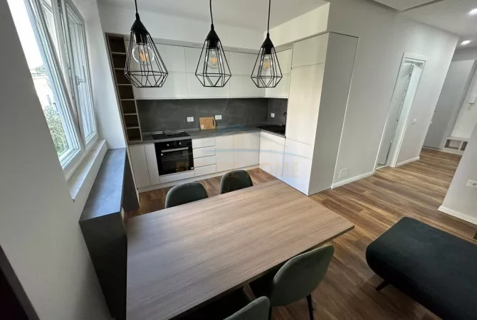 Shtepi me qera Apartament ne Tirane, 2+1, Mobilimi E mobiluar, Pagesa 1,200  Euro.