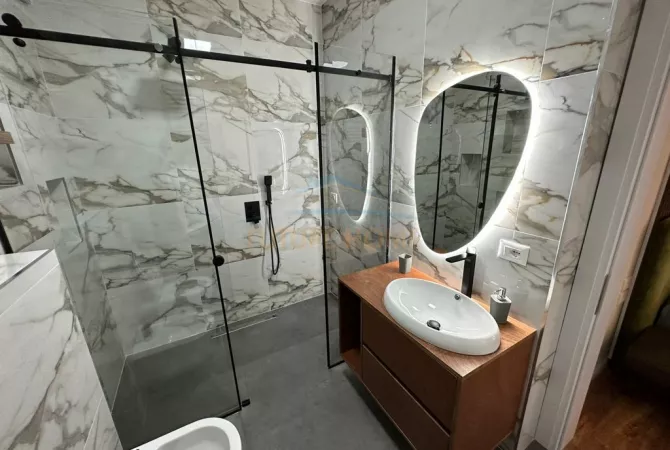 Shtepi me qera Apartament ne Tirane, 2+1, Mobilimi E mobiluar, Pagesa 1,200  Euro.