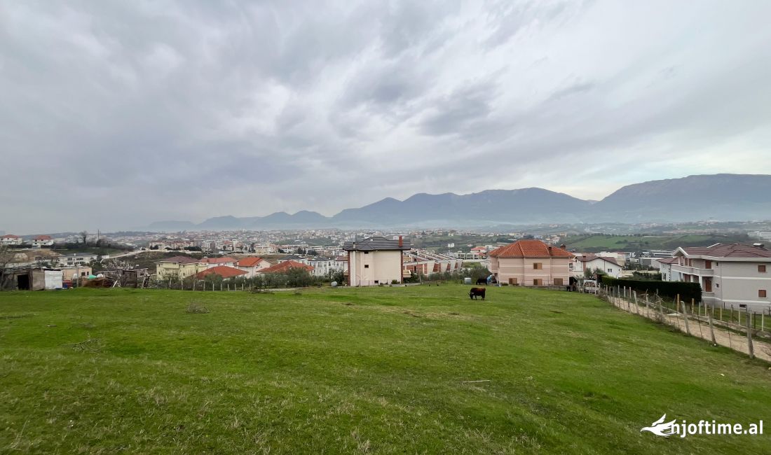 Toke per shitje ne Mjull Bathore , Tirane . Prane TEG 