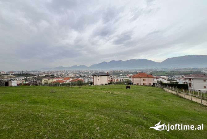 Toke per shitje ne Mjull Bathore , Tirane . Prane TEG 