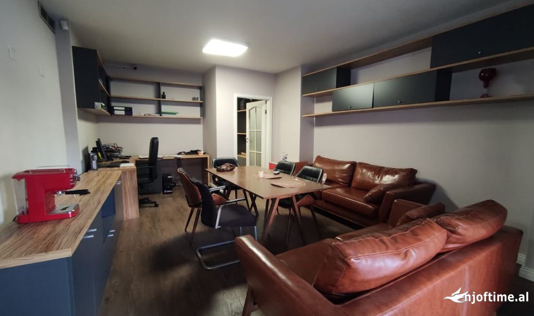 AMBIENT KOMERCIAL NE SHITJE PRANE MEDRESESE!!!