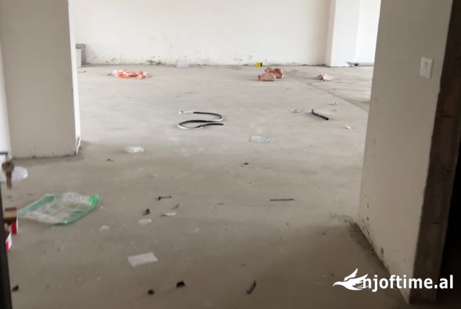 Business Property in Sale 3+1 in Tirana - 3,500 Euro