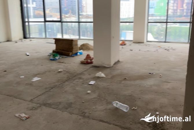 Shitet Ambjent Biznesi 📍Lake View 🏙️Commercial property for sale 