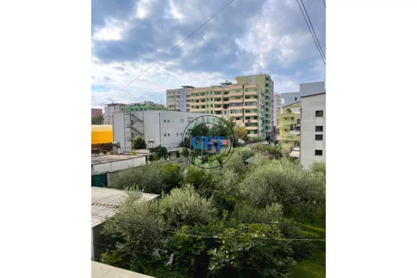 Disponojmë për shitje një Apartament 1+1 pranë Shkollës "Bajram Curri" në Plazh.