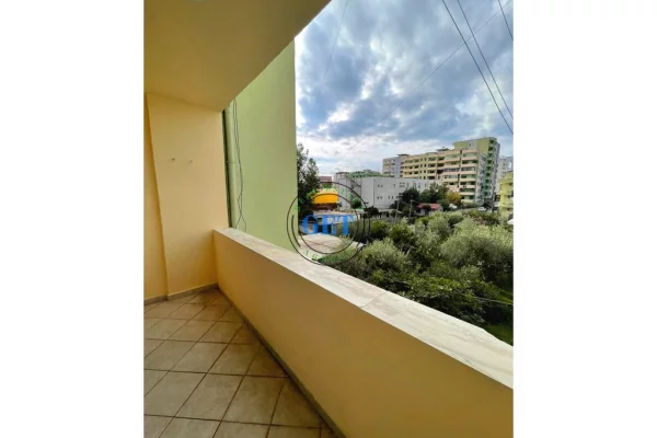 Shtepi ne shitje Apartament ne Durres, 1+1, Mobilimi Bosh, pa mobiluar, Pagesa 75,000  Euro.