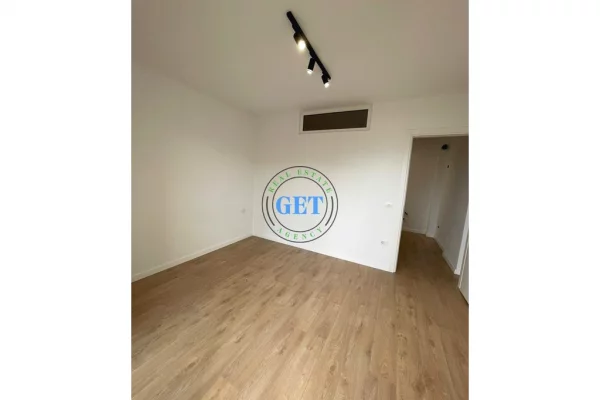 Shtepi ne shitje Apartament ne Durres, 1+1, Mobilimi Bosh, pa mobiluar, Pagesa 75,000  Euro.