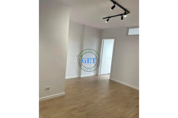 Shtepi ne shitje Apartament ne Durres, 1+1, Mobilimi Bosh, pa mobiluar, Pagesa 75,000  Euro.