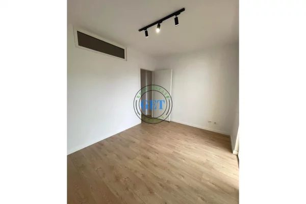 Shtepi ne shitje Apartament ne Durres, 1+1, Mobilimi Bosh, pa mobiluar, Pagesa 75,000  Euro.