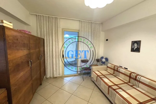 Shtepi ne shitje Papafingo(kati i catise) ne Durres, 2+1, Mobilimi E mobiluar, Pagesa 145,000  Euro.