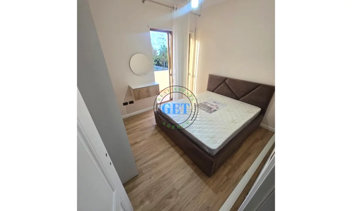 Shtepi ne shitje Apartament ne Durres, 2+1, Mobilimi E mobiluar, Pagesa 125,000  Euro.