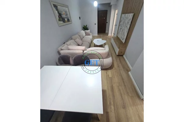 Shtepi ne shitje Apartament ne Durres, 2+1, Mobilimi E mobiluar, Pagesa 125,000  Euro.