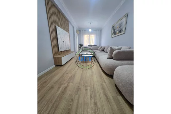 Shtepi ne shitje Apartament ne Durres, 2+1, Mobilimi E mobiluar, Pagesa 125,000  Euro.