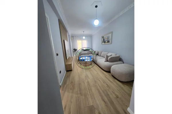 Shtepi ne shitje Apartament ne Durres, 2+1, Mobilimi E mobiluar, Pagesa 125,000  Euro.
