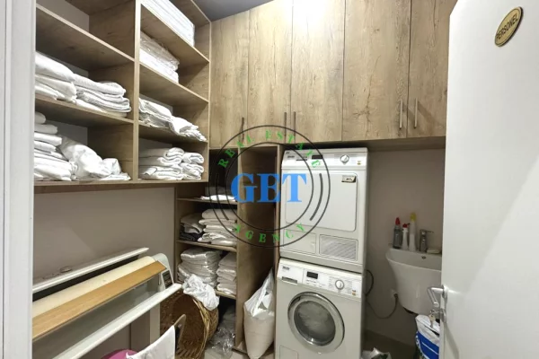 Jepet me qira hotel i mobiluar plotesisht ne qender te Durresit