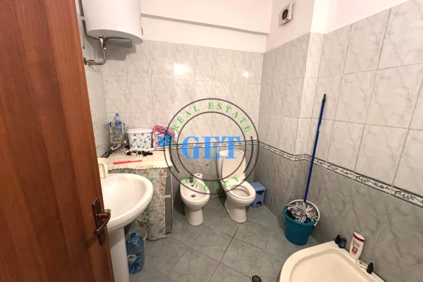 Shtepi ne shitje Apartament ne Durres, 2+1, Mobilimi E mobiluar, Pagesa 123,000  Euro.