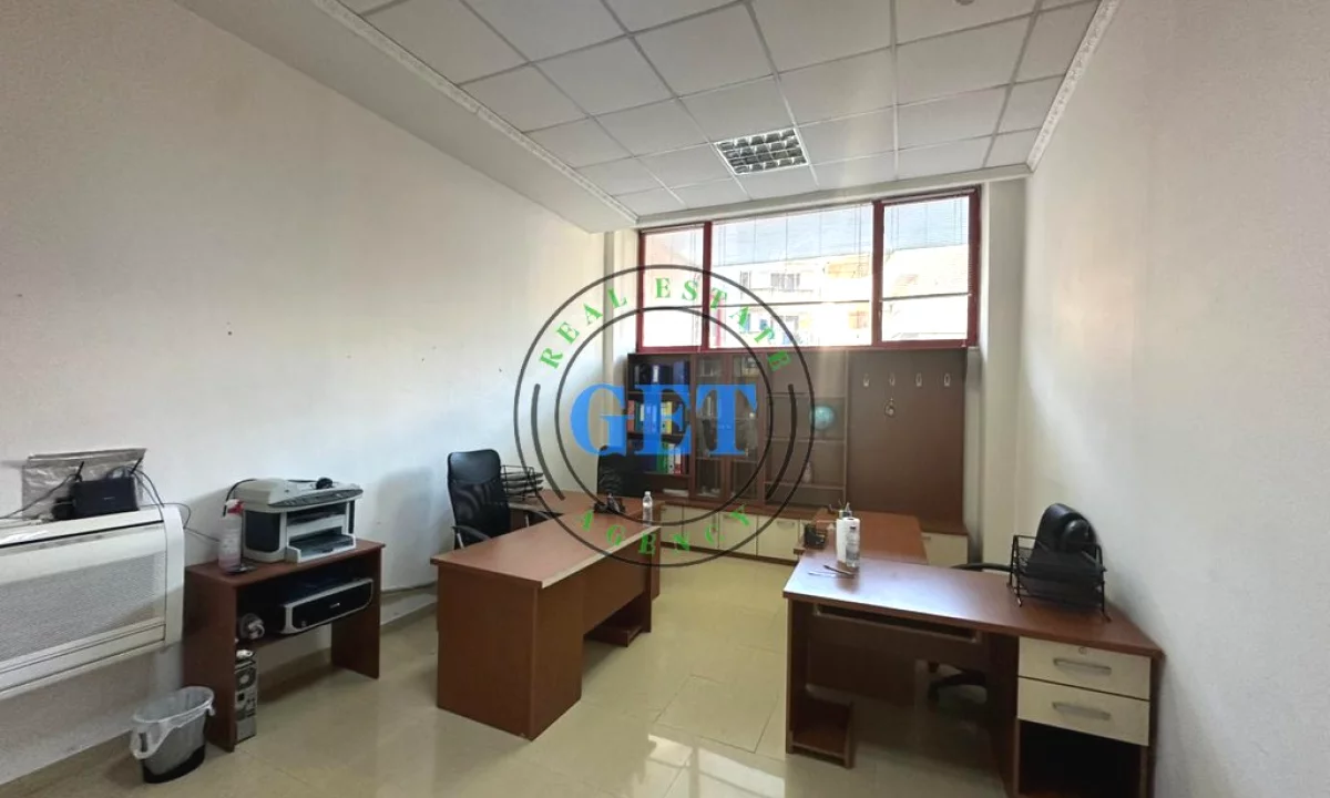 Ambient Ideal per Zyre/Studio me Qira ne Vollge, Durres!