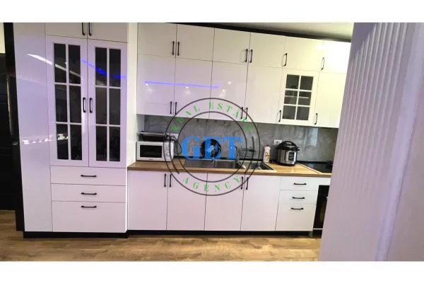 Shtepi ne shitje Apartament ne Durres, 2+1, Mobilimi E mobiluar, Pagesa 120,000  Euro.