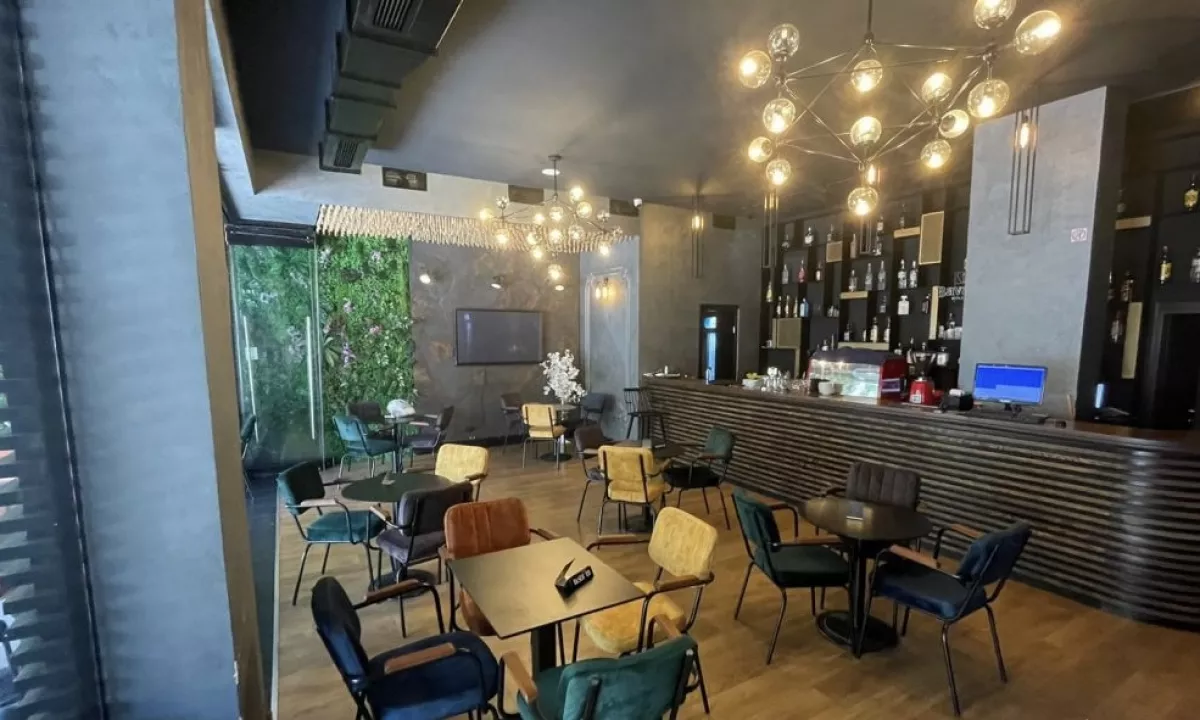 Bar Lounge me qera Myslym Shyri 