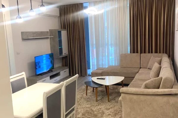 Shtepi me qera 2+1 ne Tirane - 800 Euro