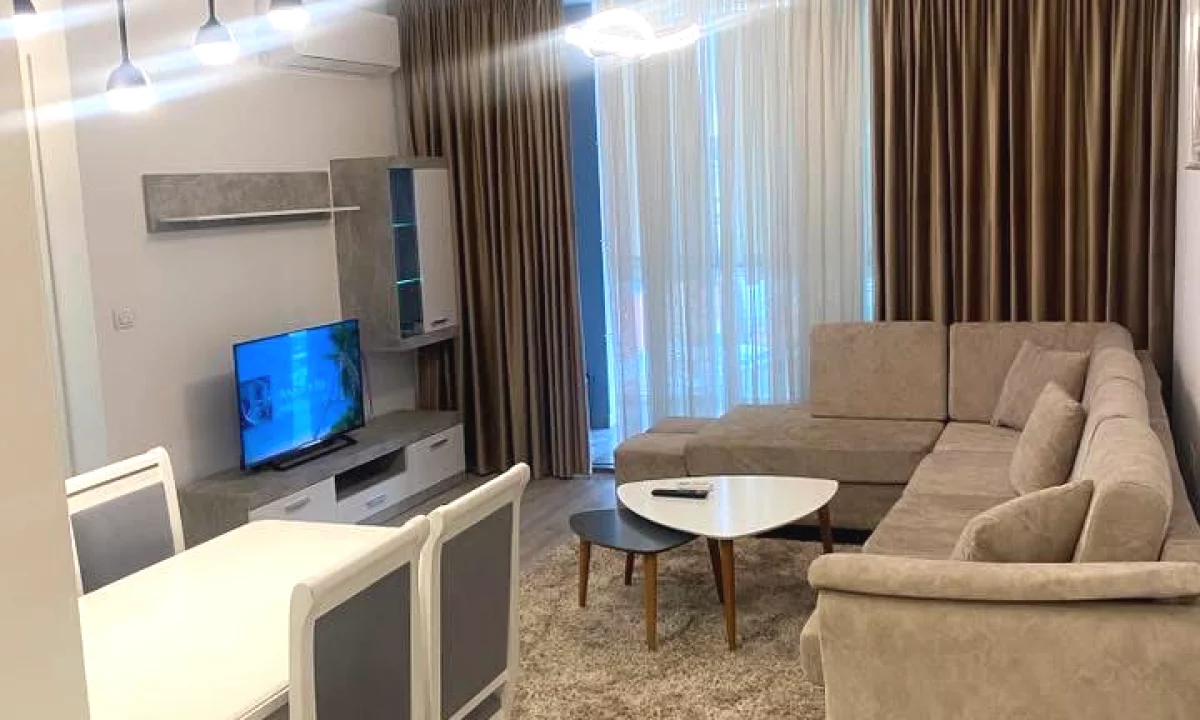 Shtepi me qera Apartament ne Tirane, 2+1, Mobilimi E mobiluar, Pagesa 800  Euro.
