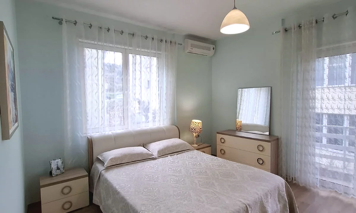 Shtepi me qera Apartament ne Tirane, 2+1, Mobilimi E mobiluar, Pagesa 80,000  Leke.