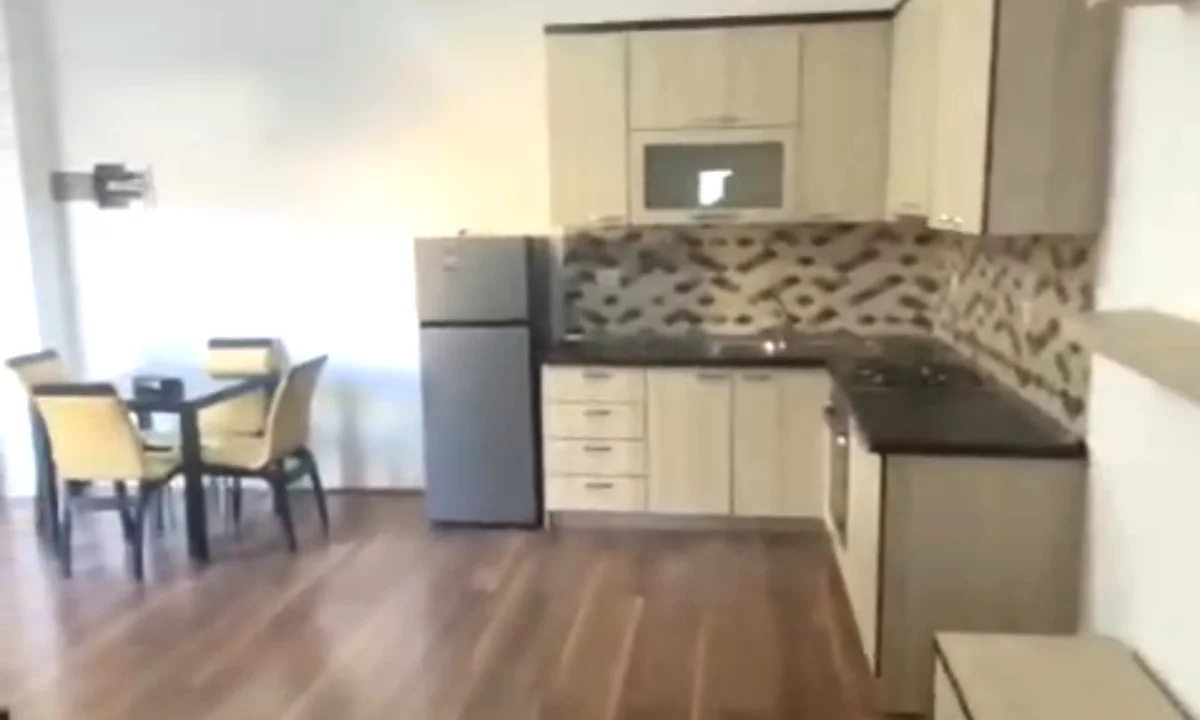 Shtepi me qera Apartament ne Tirane, 1+1, Mobilimi E mobiluar, Pagesa 40,000  Leke.