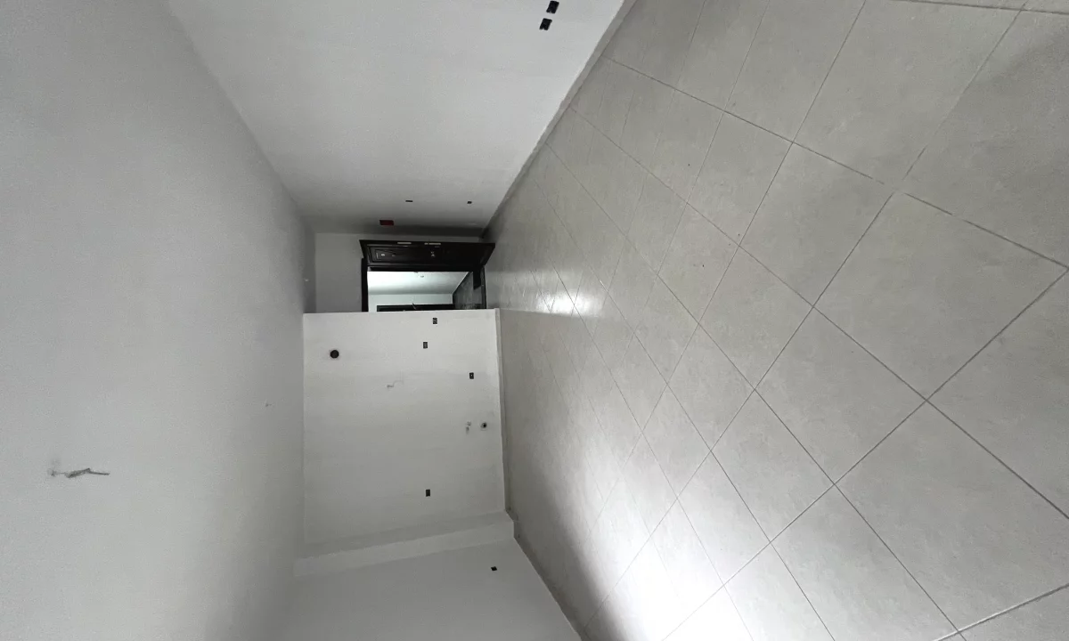 Shtepi ne shitje Apartament ne Tirane, 2+1, Mobilimi Bosh, pa mobiluar, Pagesa 125,000  Euro.