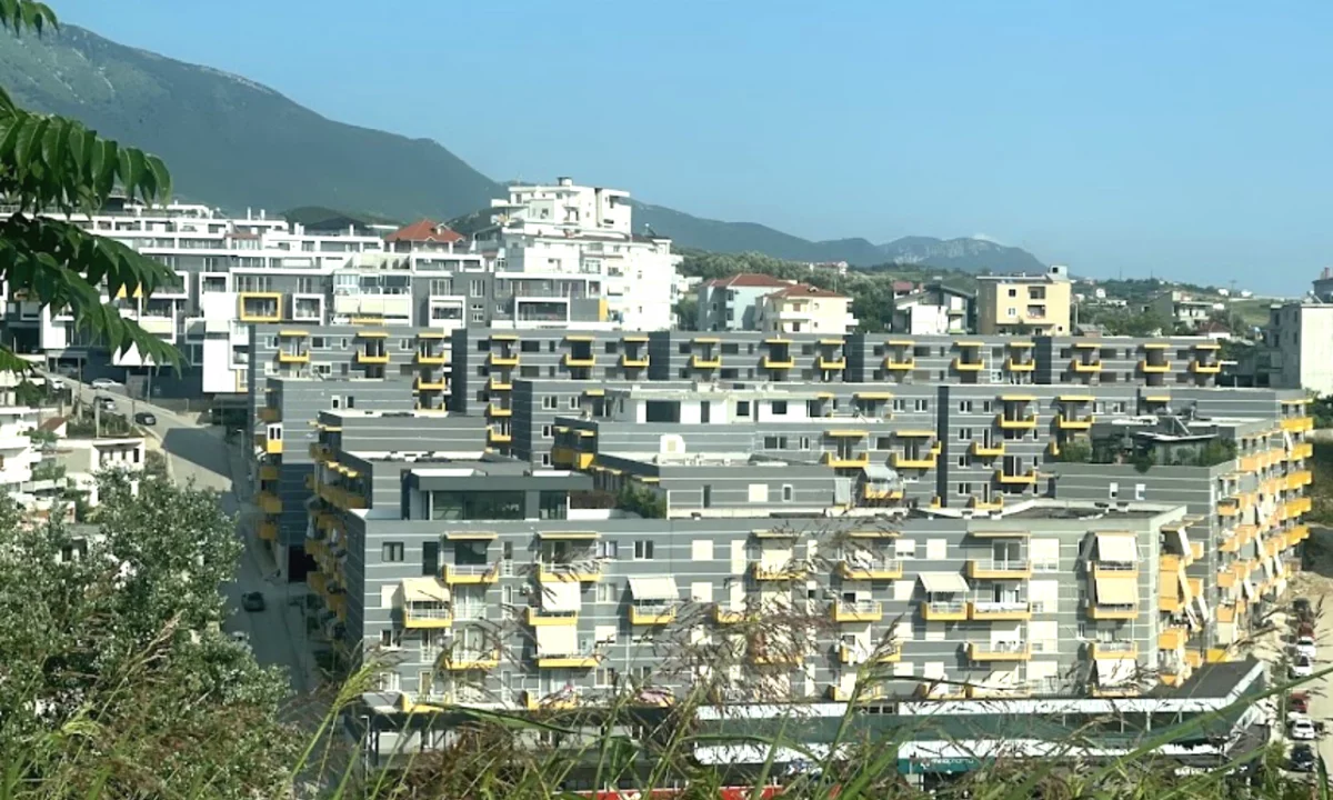 Shtepi ne shitje Apartament ne Tirane, 2+1, Mobilimi Bosh, pa mobiluar, Pagesa 115,000  Euro.