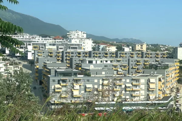 Shitet apartament 2+1+2 Kompleksi Tom Doshi