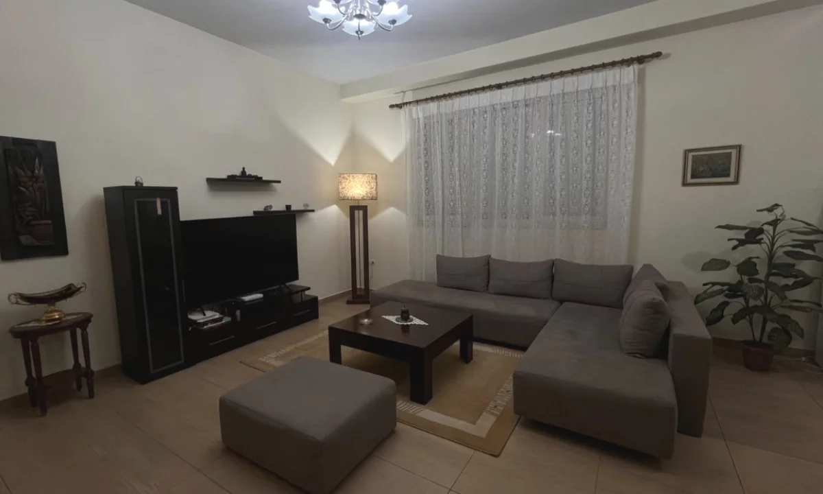 Shtepi me qera Apartament ne Tirane, 2+1, Mobilimi E mobiluar, Pagesa 80,000  Leke.