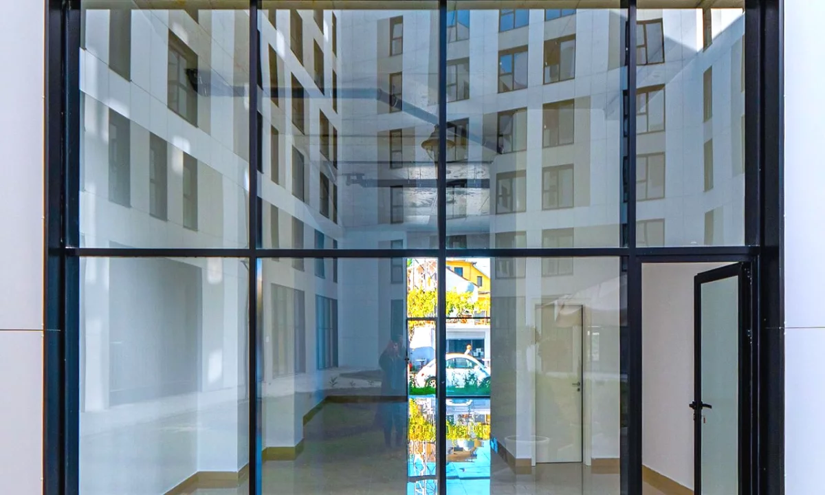 Ambjent biznesi me qera ,Qender