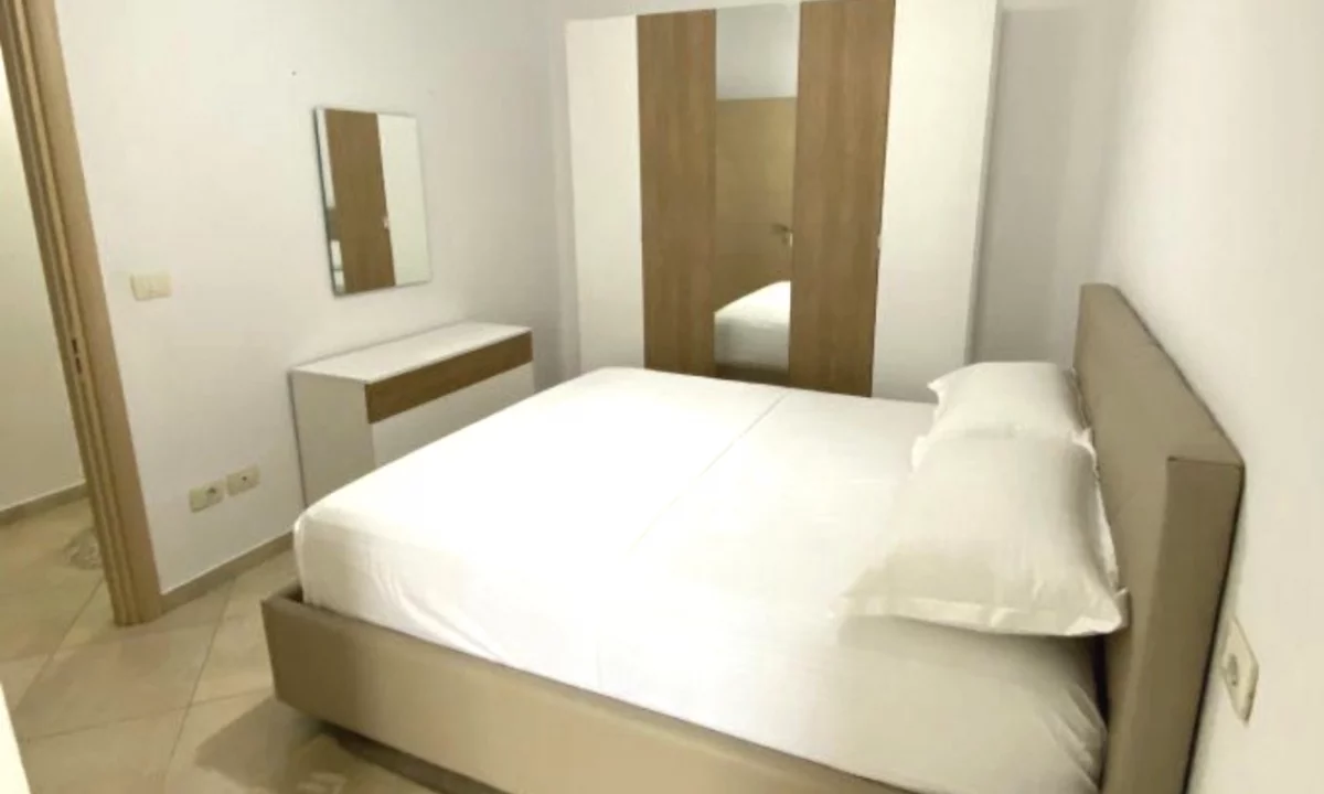 Shtepi me qera Apartament ne Tirane, 2+1, Mobilimi E mobiluar, Pagesa 50,000  Leke.